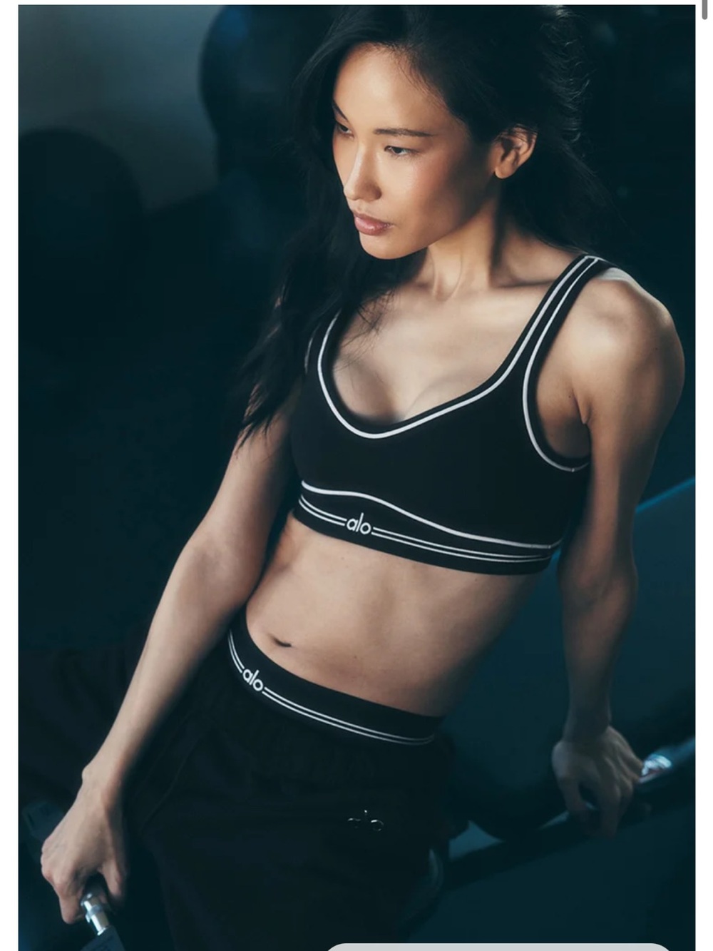 ALO heart throb medium Yoga Black Sports Bra with White Contrast Trim